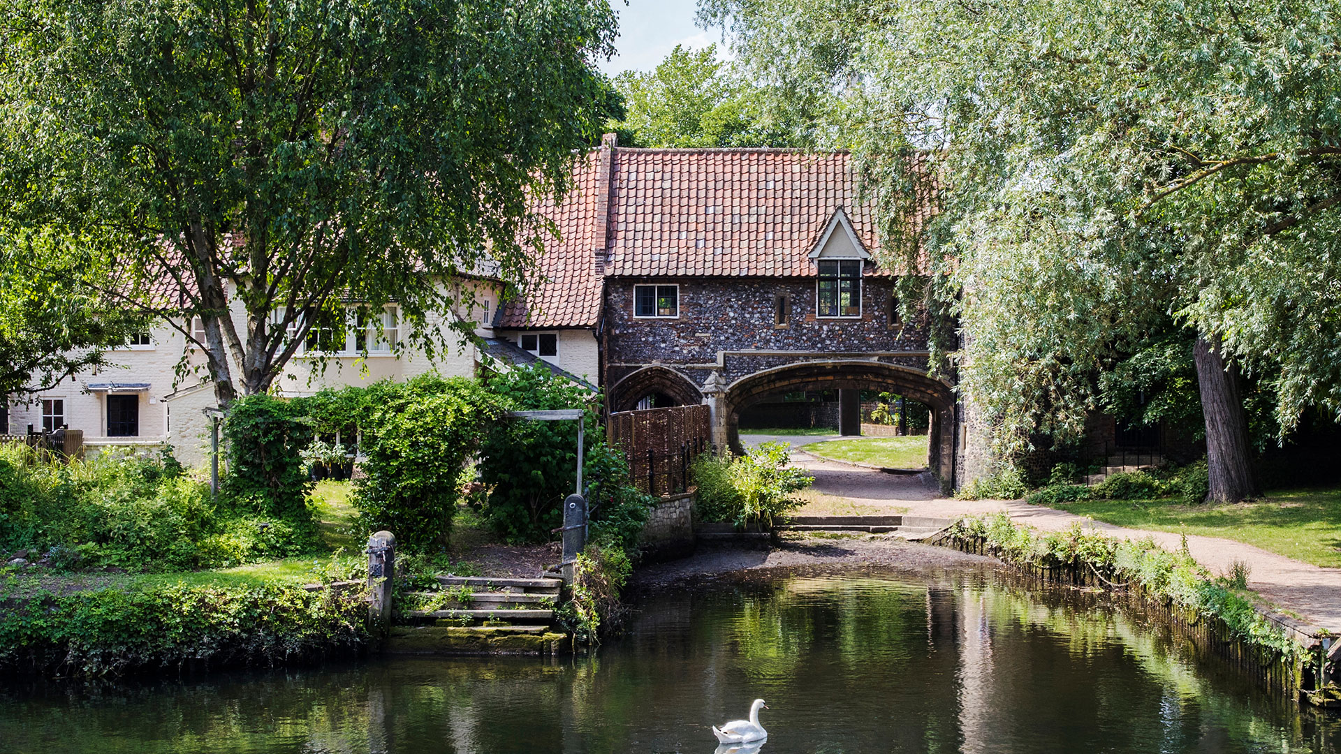 Glamping and exploring on the Norfolk-Suffolk border